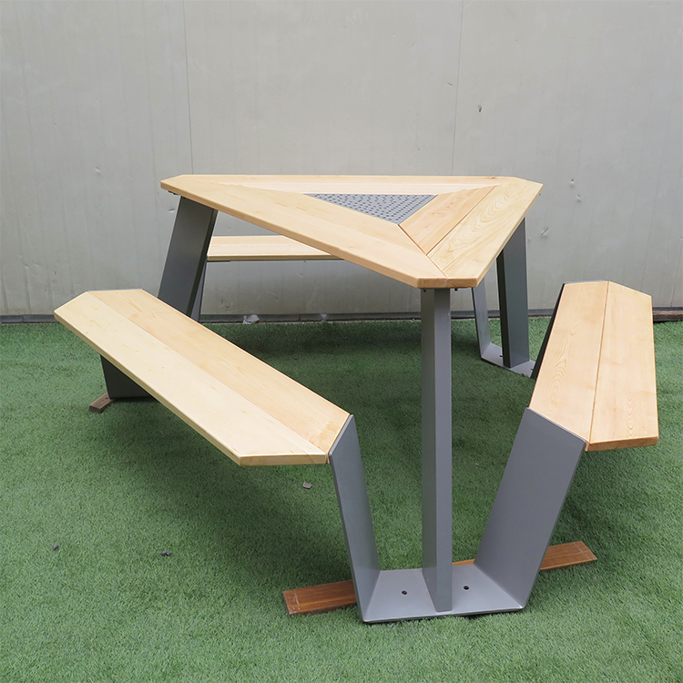 Sebaka sa Sechaba sa Triangle Park Tafole ea Kantle ea pikiniki e nang le Frame ea tšepe