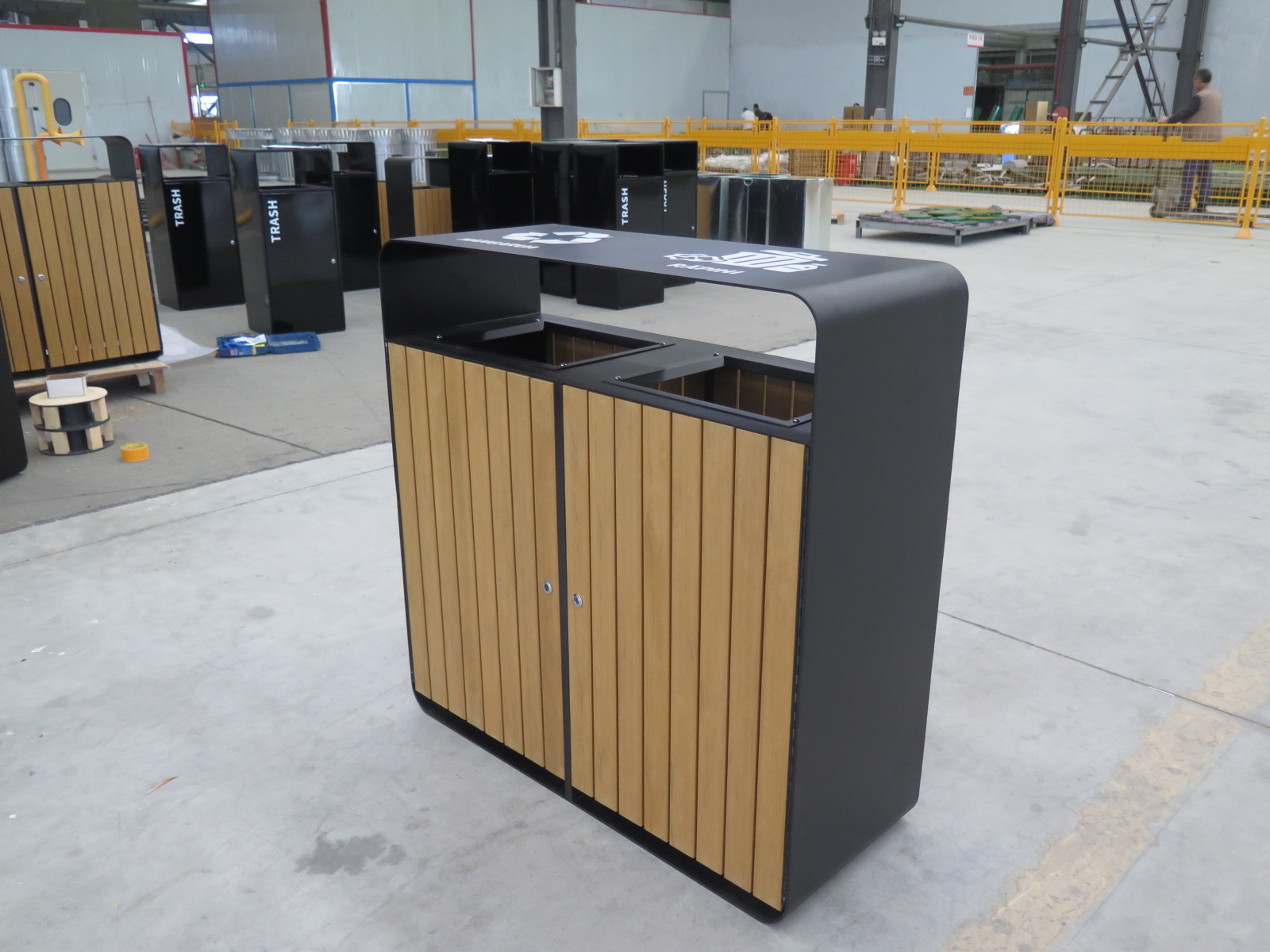 HBW197 outdoor trash can (3)