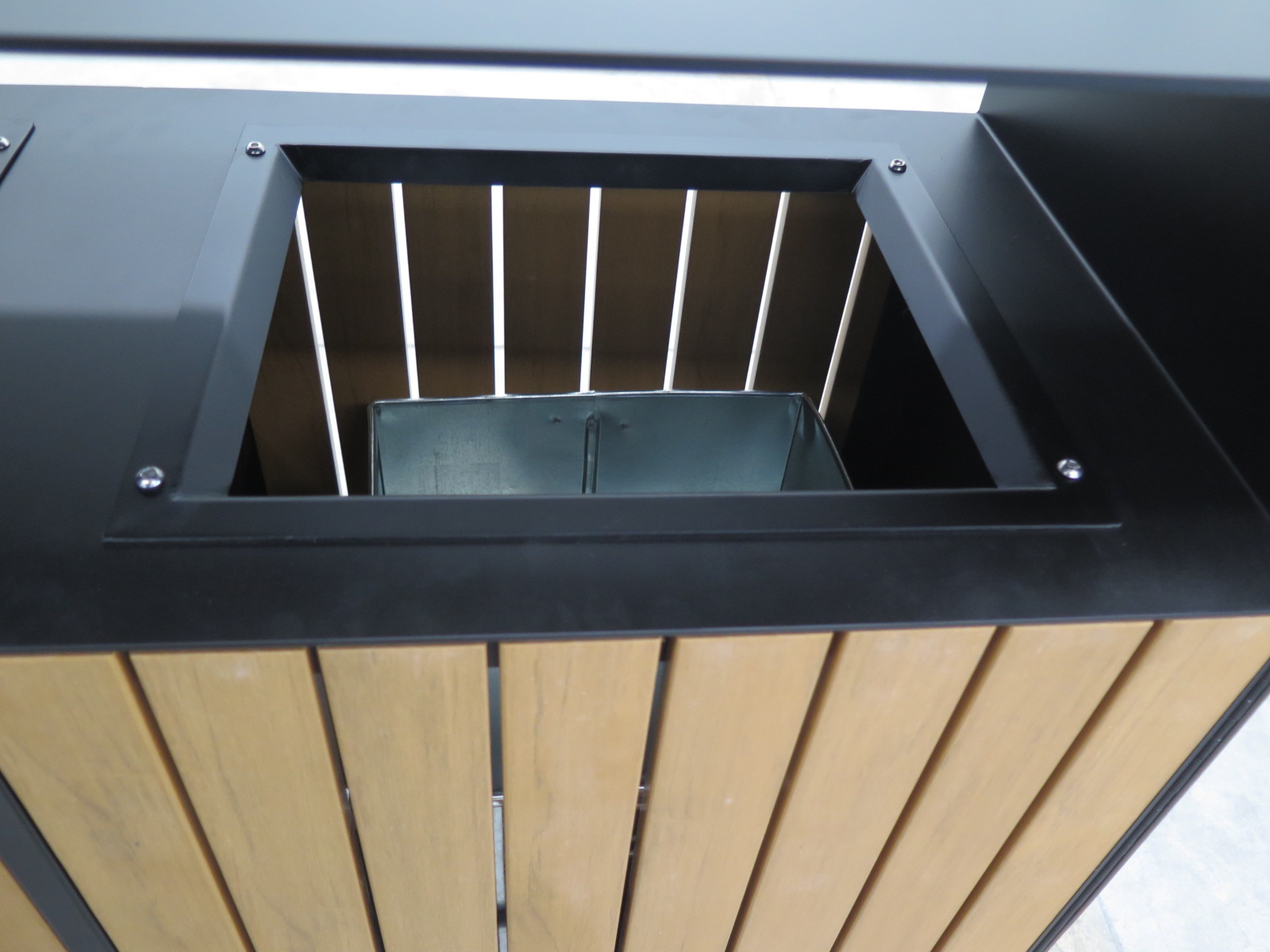 HBW197 outdoor trash can (4)