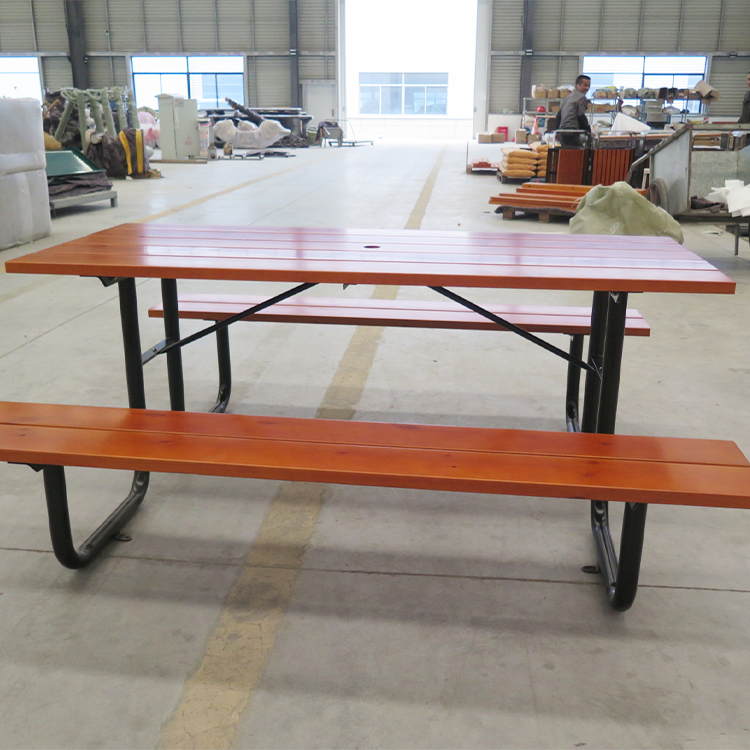 outdoor picnic table