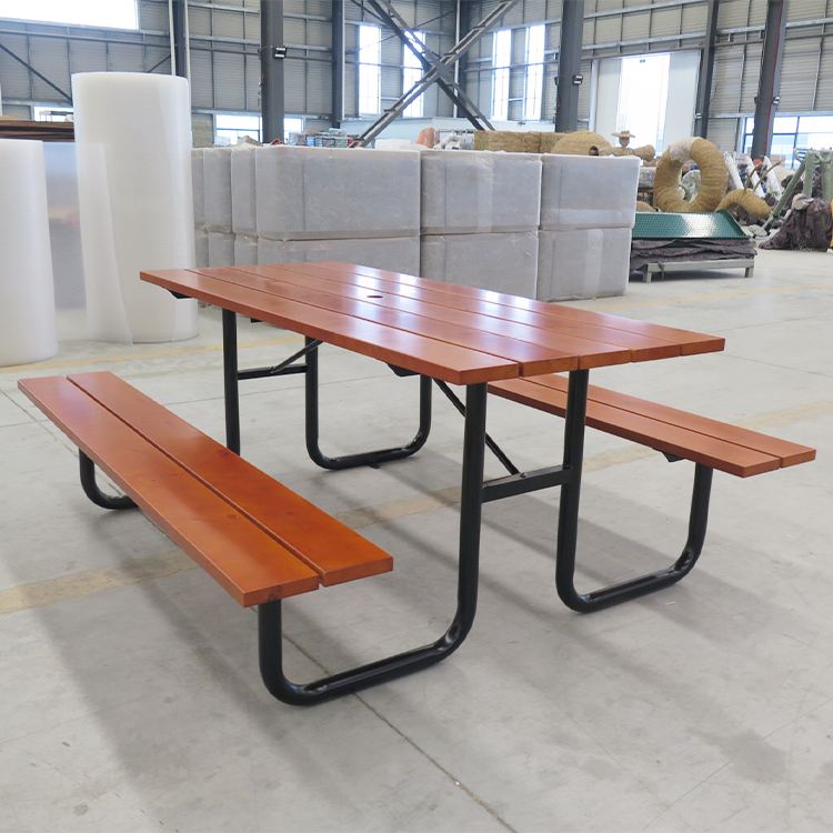 outdoor picnic table 