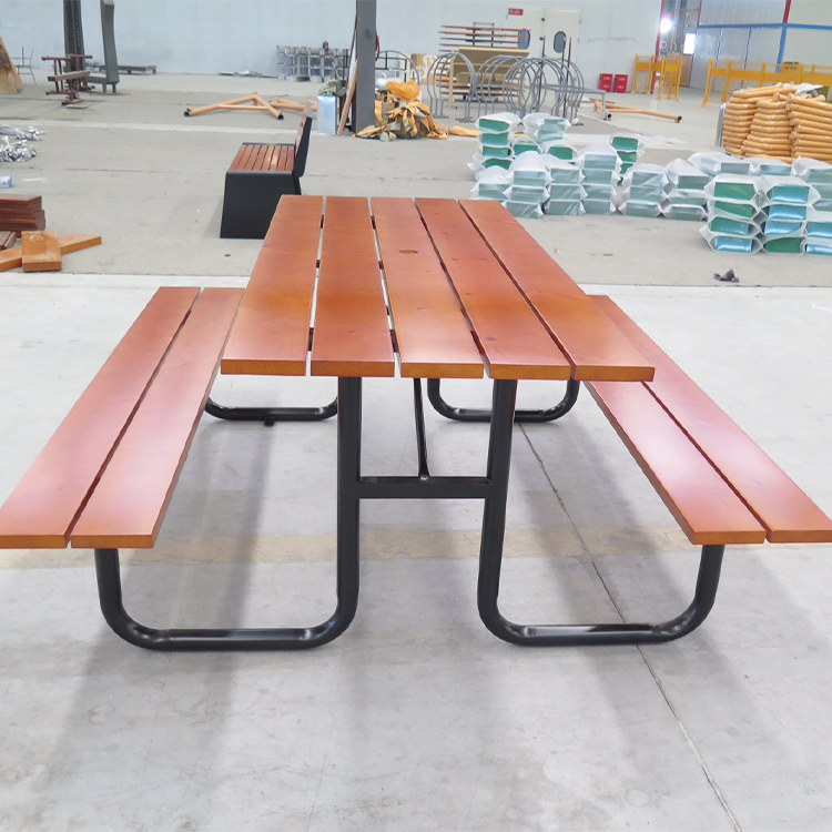 outdoor picnic table