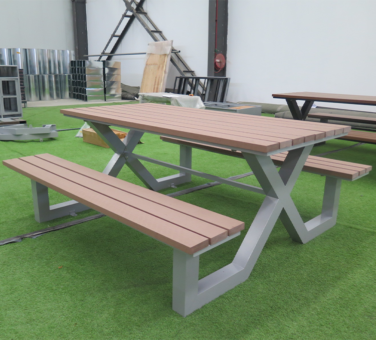HPIW220903 picnic table  (2)