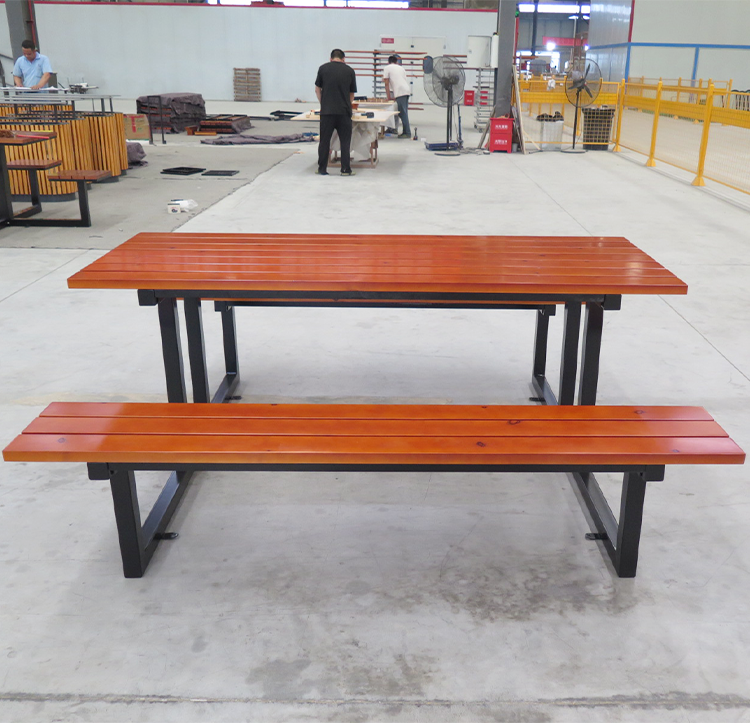 outdoor picnic table