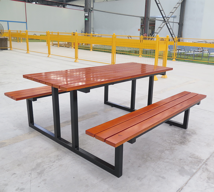 outdoor picnic table