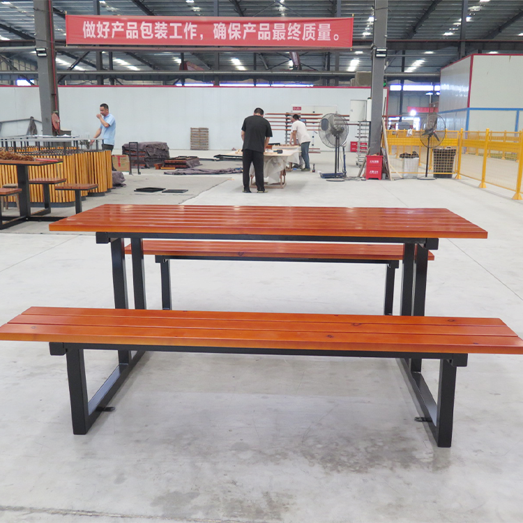 outdoor picnic table