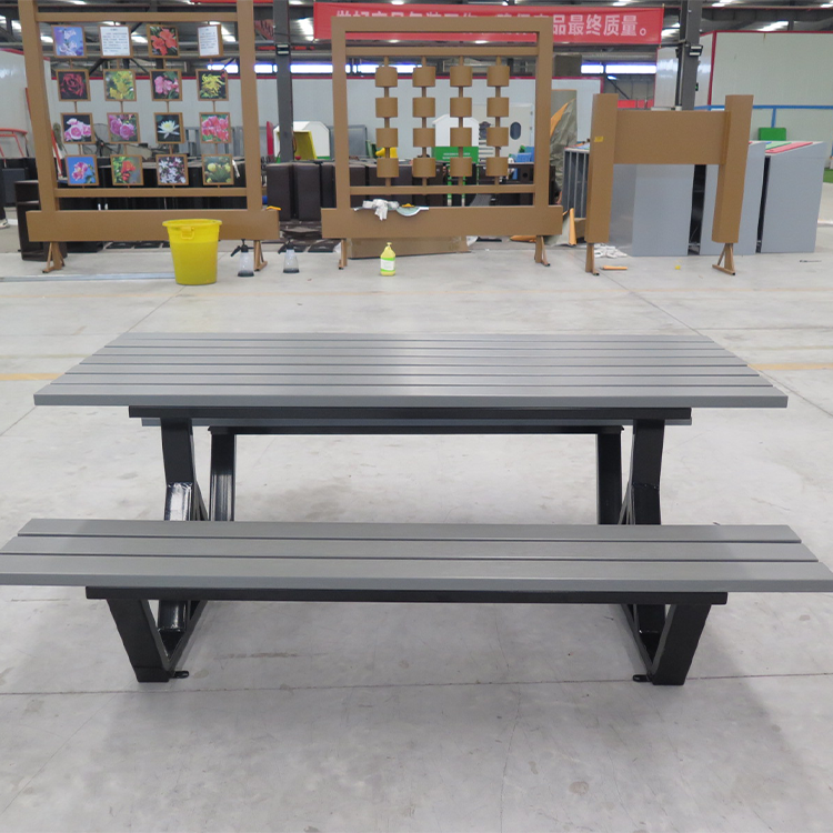 outdoor picnic table
