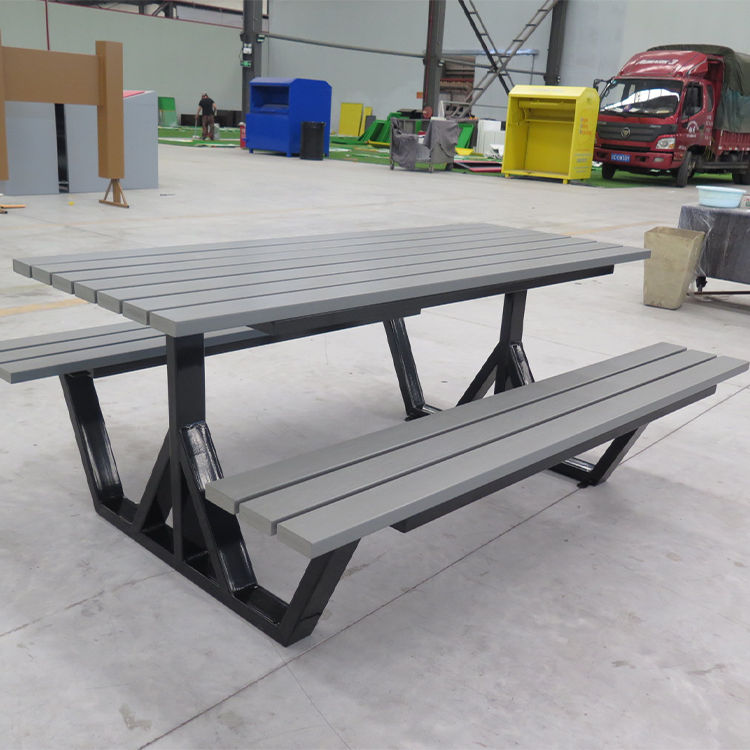 outdoor picnic table