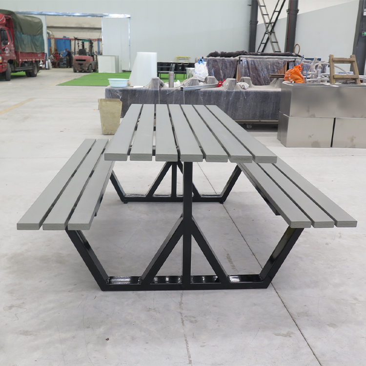 outdoor rectangular picnic table