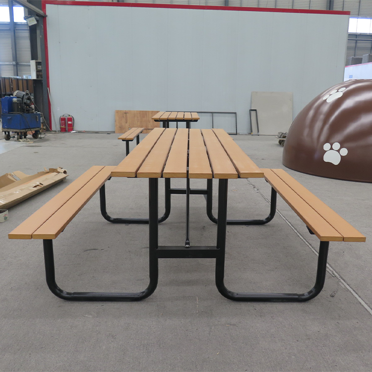 outdoor picnic table