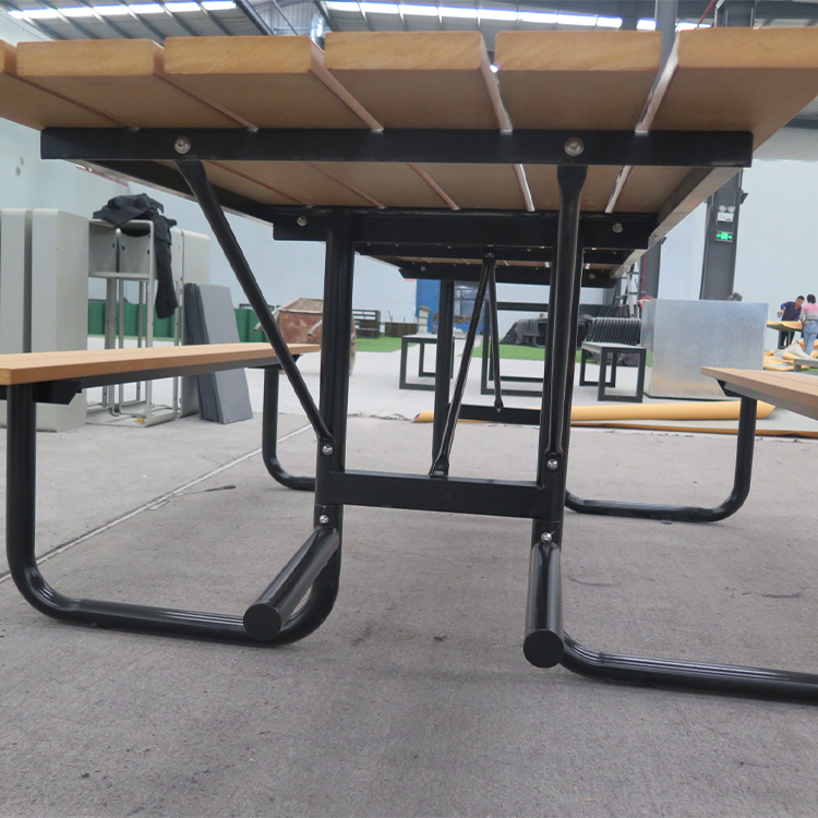 outdoor picnic table 