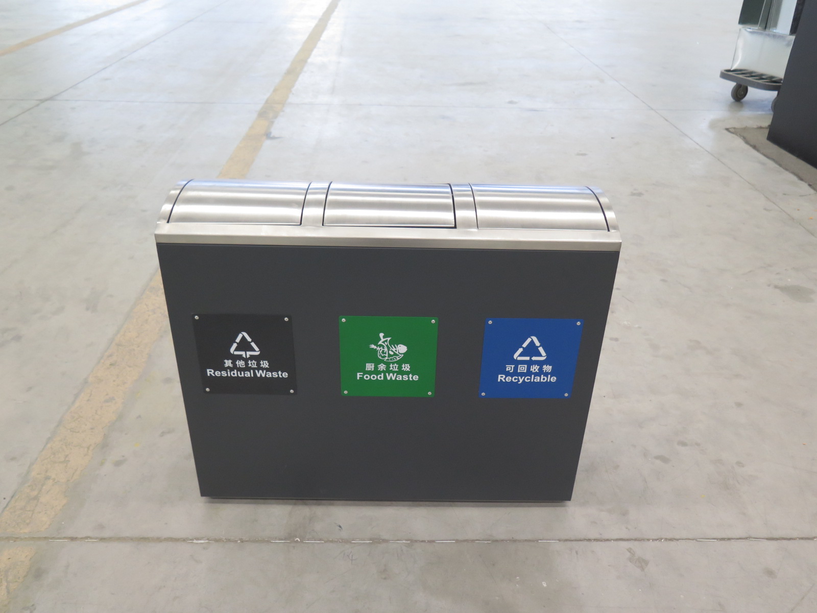 outdoor trash can (1)