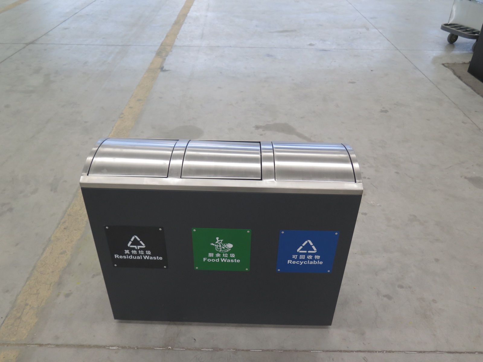outdoor trash can (2)